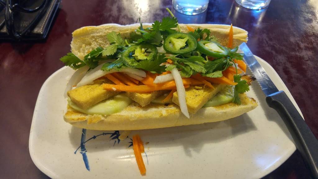 Xinh Xinh Cafe | restaurant | 114 N Vine St, Urbana, IL 61802, USA | 2173377600 OR +1 217-337-7600