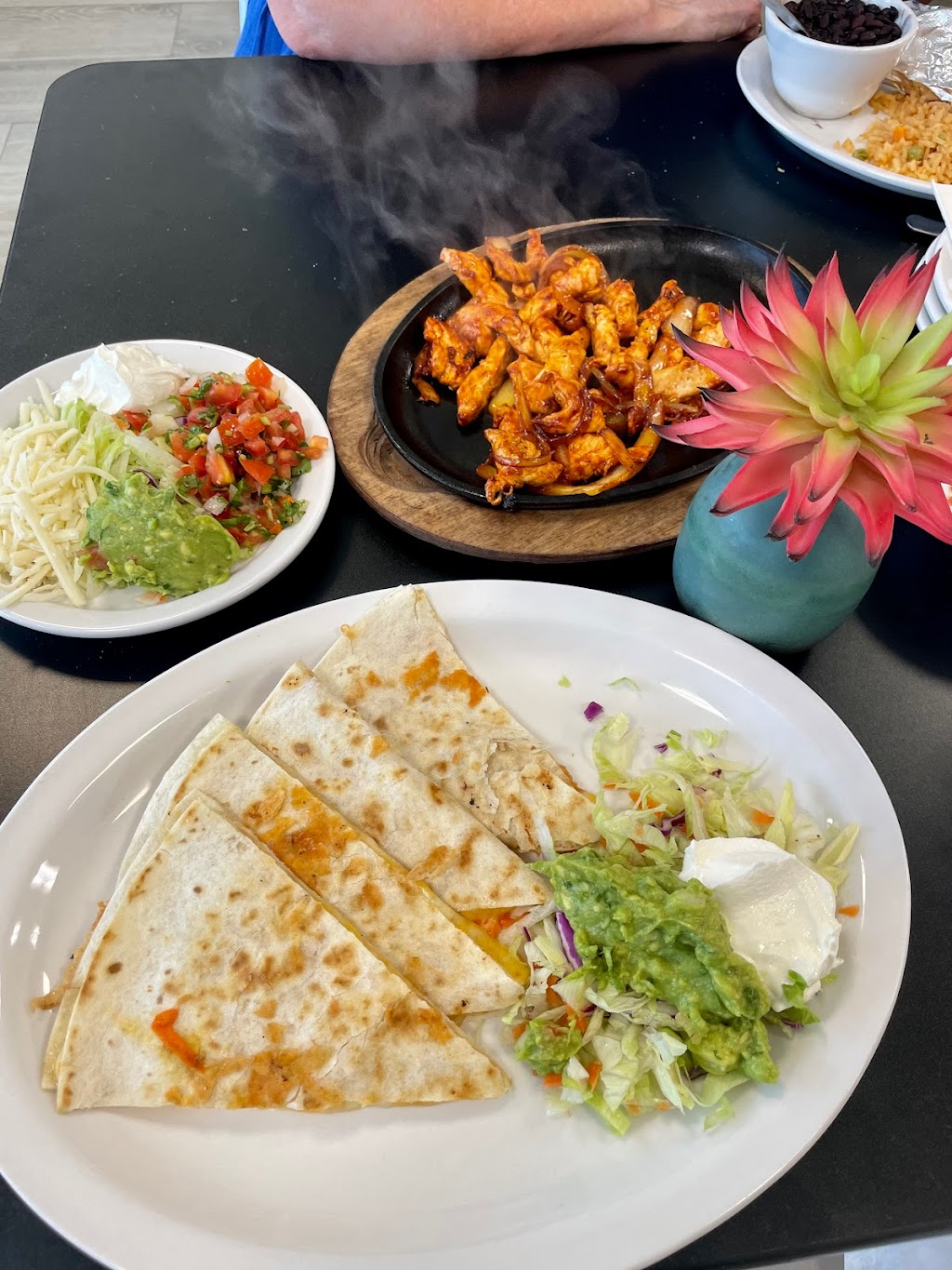 Los Pinos Jalisco | restaurant | 6203n N Capital of Texas Hwy, Austin, TX 78731, USA | 5122150736 OR +1 512-215-0736