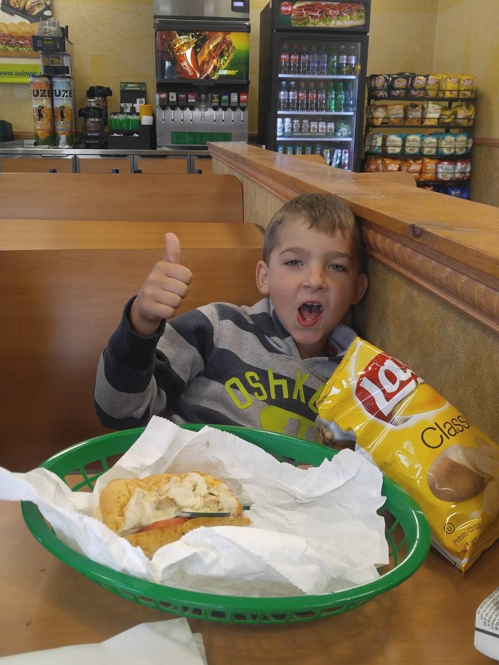 Subway | restaurant | 409 S Main St, Carrollton, IL 62016, USA | 2179425565 OR +1 217-942-5565