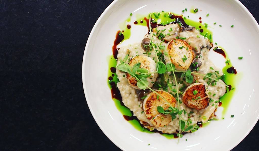 The Oyster Bar 02557 | restaurant | 6 Circuit Ave, Oak Bluffs, MA 02557, USA | 7745633046 OR +1 774-563-3046