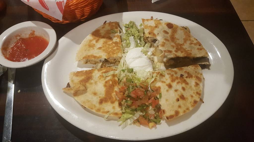 Casa Fuentes | restaurant | 2930 N Main St, Decatur, IL 62526, USA | 2173308004 OR +1 217-330-8004