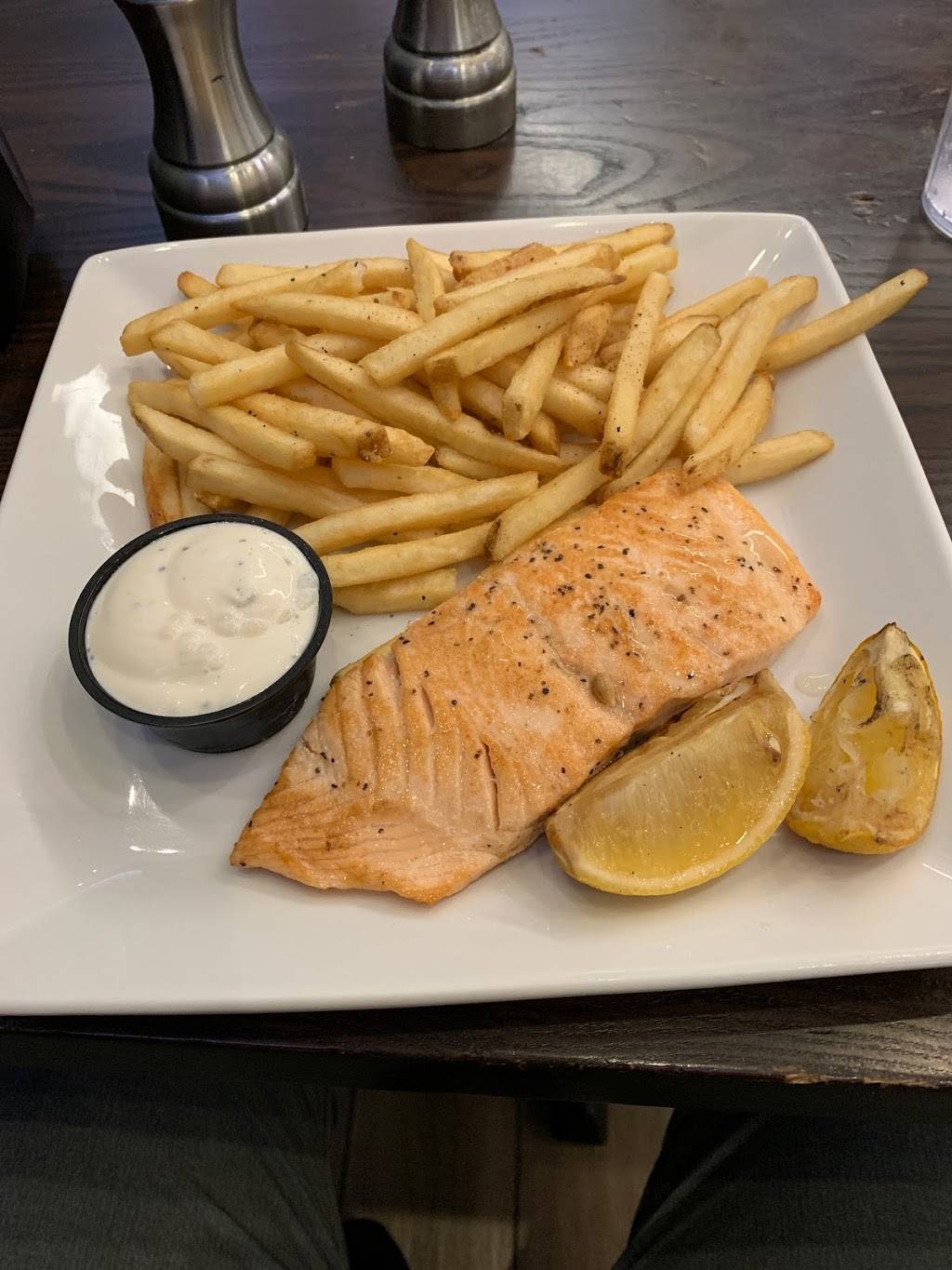 PGA TOUR Grill | restaurant | 3225 N Harbor Dr, San Diego, CA 92101, USA | 6194002404 OR +1 619-400-2404