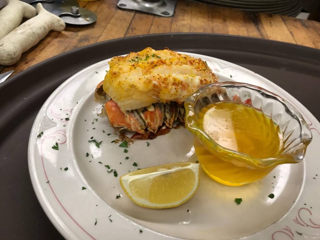 Michaels Restaurant | restaurant | 415 Broadway, Highland, IL 62249, USA | 6186548678 OR +1 618-654-8678