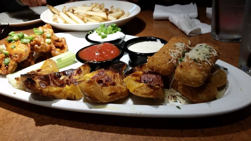 TGI Fridays | restaurant | 1780 E Gun Hill Rd, Bronx, NY 10469, USA | 7186717920 OR +1 718-671-7920