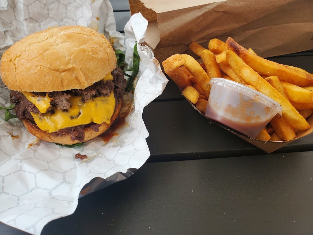 Bite Me Burgers | restaurant | 8220 NE Davis St, Portland, OR 97220, USA | 5037345534 OR +1 503-734-5534