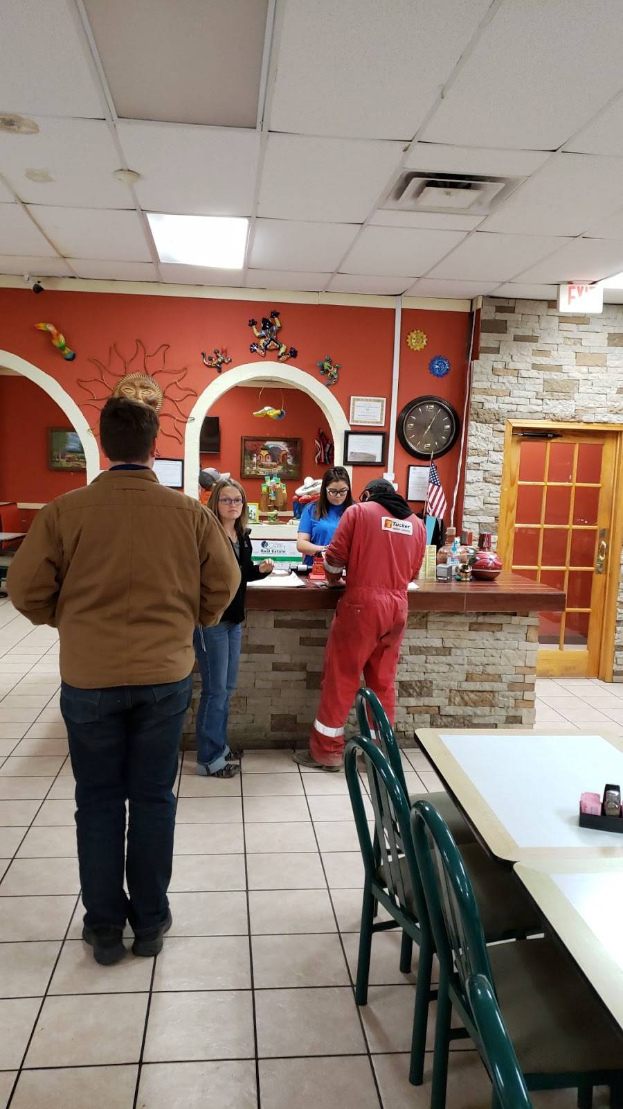 San Luis Mexican Restaurant | restaurant | 830 N Hinckley St, Holdenville, OK 74848, USA | 4053799838 OR +1 405-379-9838