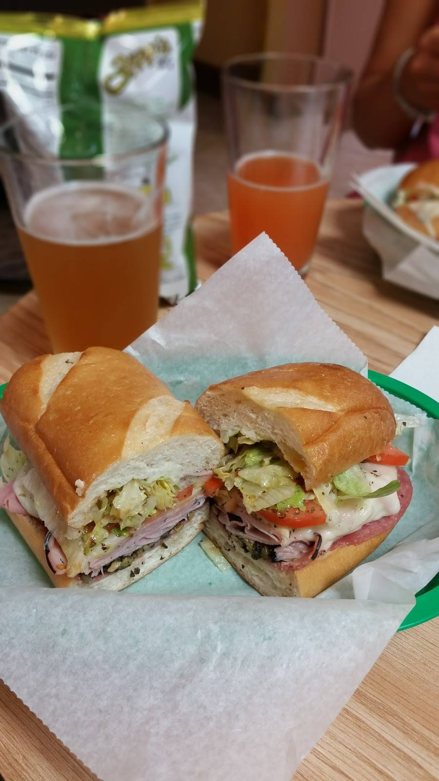 Raffes Deli | night club | 3358 Poplar Ave, Memphis, TN 38111, USA | 9014585110 OR +1 901-458-5110