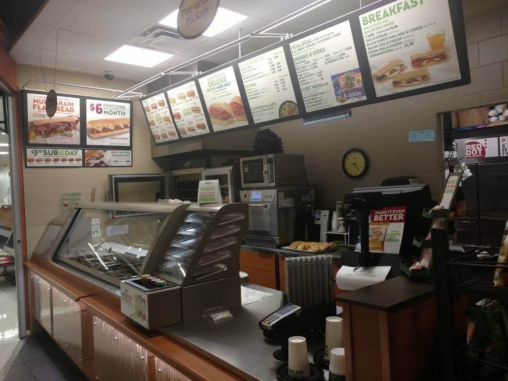 Subway | restaurant | 1800 Holton Rd, Muskegon, MI 49445, USA | 2317192020 OR +1 231-719-2020