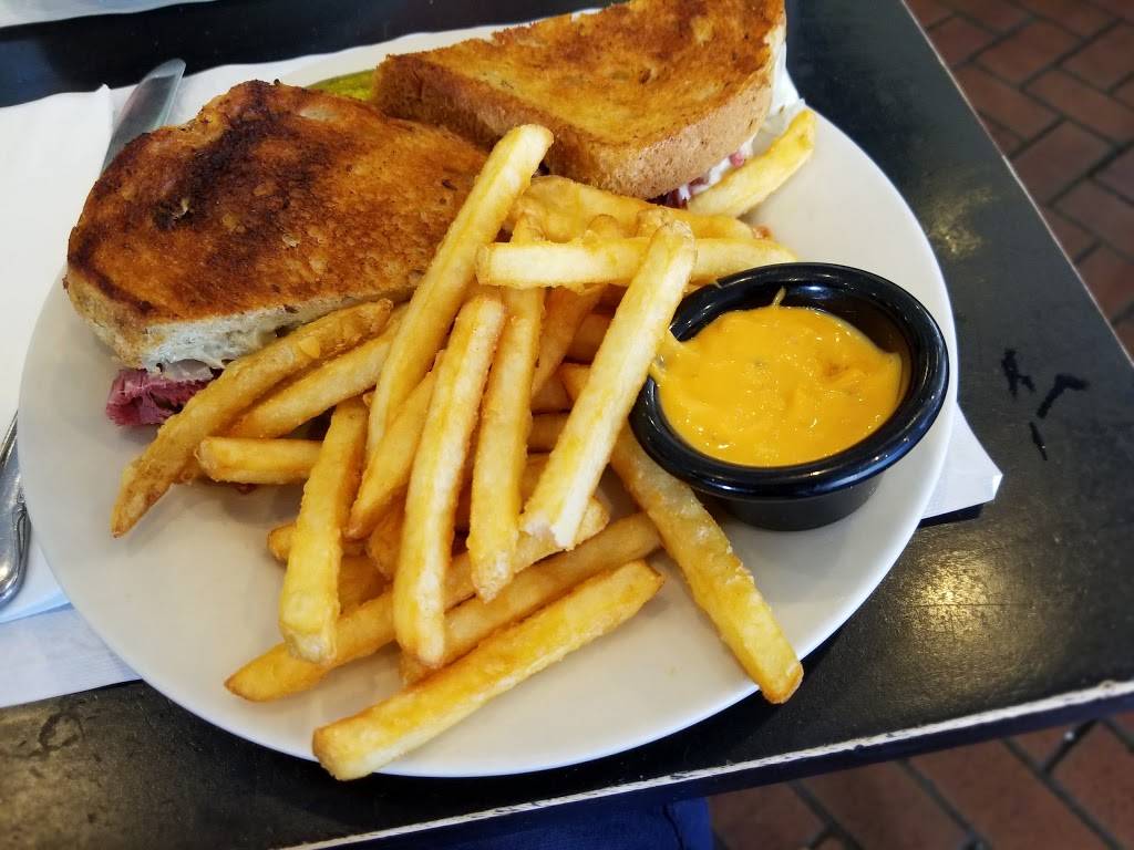 Alexs | restaurant | 1 Market St, Poughkeepsie, NY 12601, USA | 8454521125 OR +1 845-452-1125