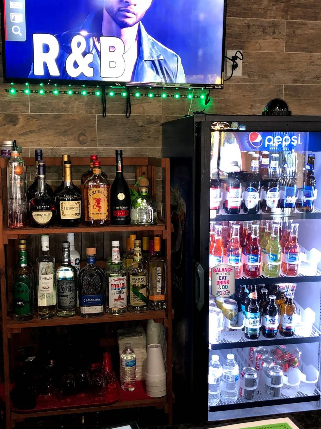 SB&B Seafood Bar & Grill LLC | restaurant | 1801 George Jenkins Blvd, Lakeland, FL 33815, USA | 8639376833 OR +1 863-937-6833