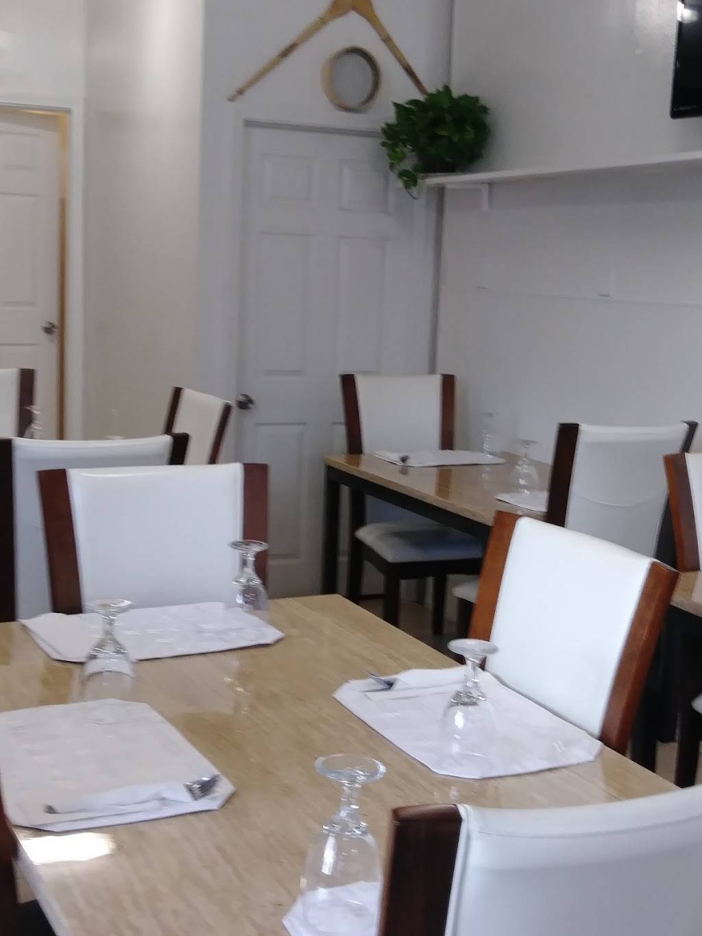 Sonias Kitchen | restaurant | 6451 Grays Ave, Philadelphia, PA 19142, USA | 2159216591 OR +1 215-921-6591