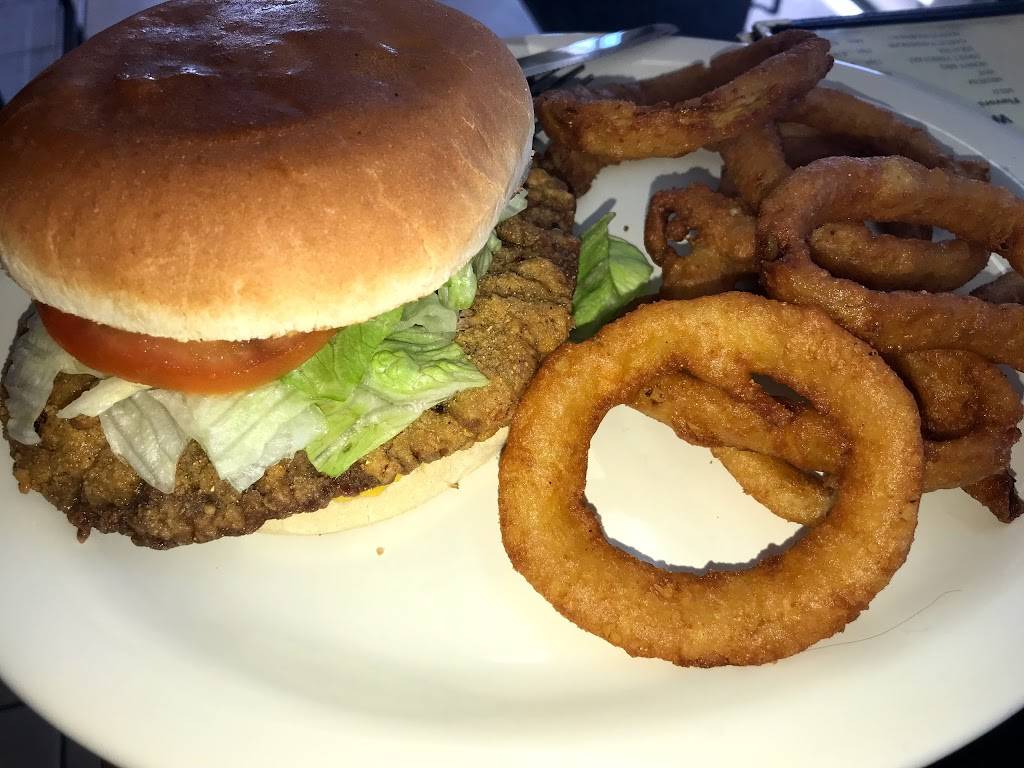 Peppers Burgers And More | restaurant | 804 E Main St, Eagle Lake, TX 77434, USA | 9792342370 OR +1 979-234-2370