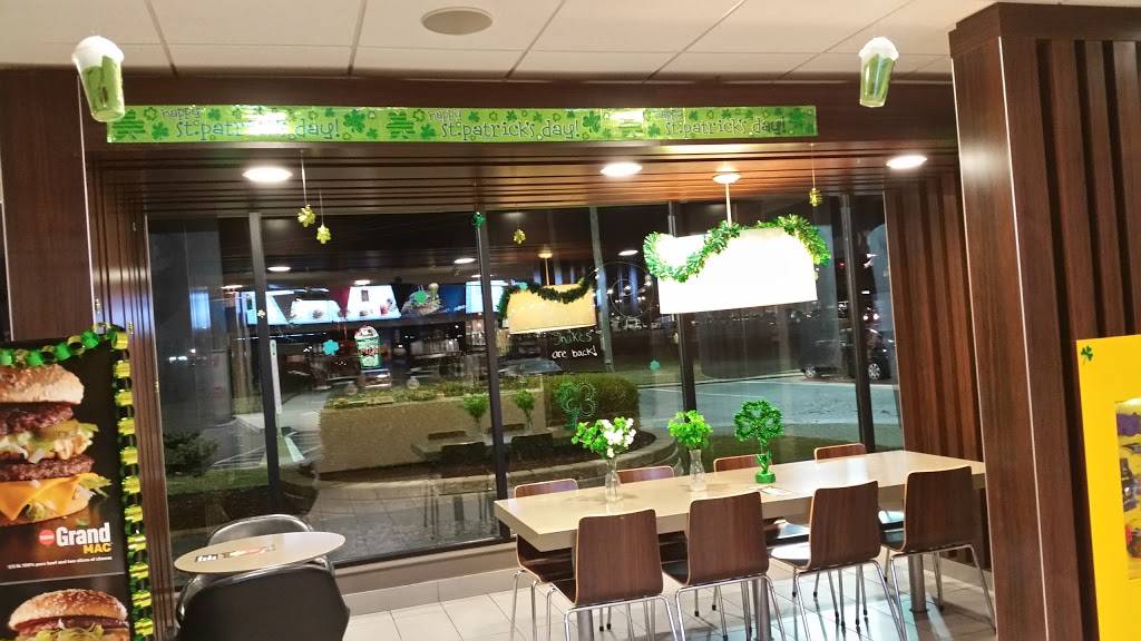 McDonalds | cafe | 49450 Grand River Ave, Wixom, MI 48393, USA | 2483493635 OR +1 248-349-3635