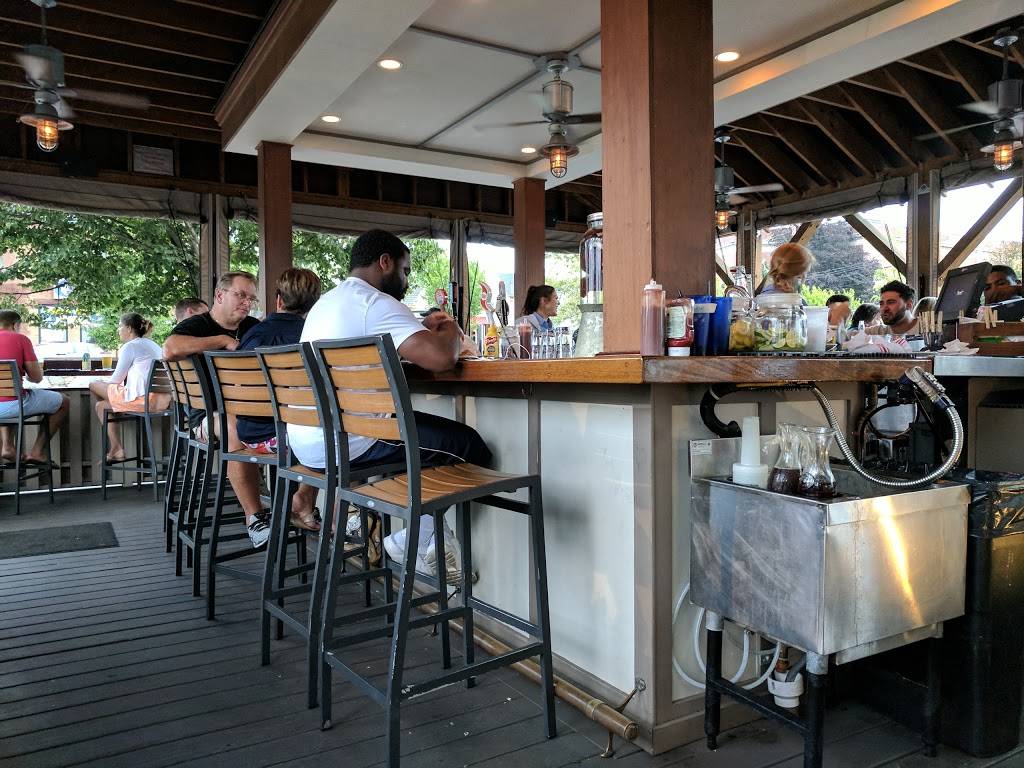 Smoke House | restaurant | 31 Scott Wharf, Newport, RI 02840, USA | 4018489800 OR +1 401-848-9800