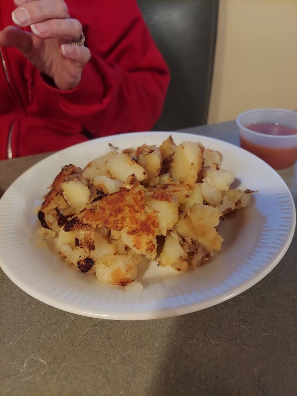 Hilltop restaurant | restaurant | 4025 NY-5 & US-20, Canandaigua, NY 14424, USA | 5859050068 OR +1 585-905-0068