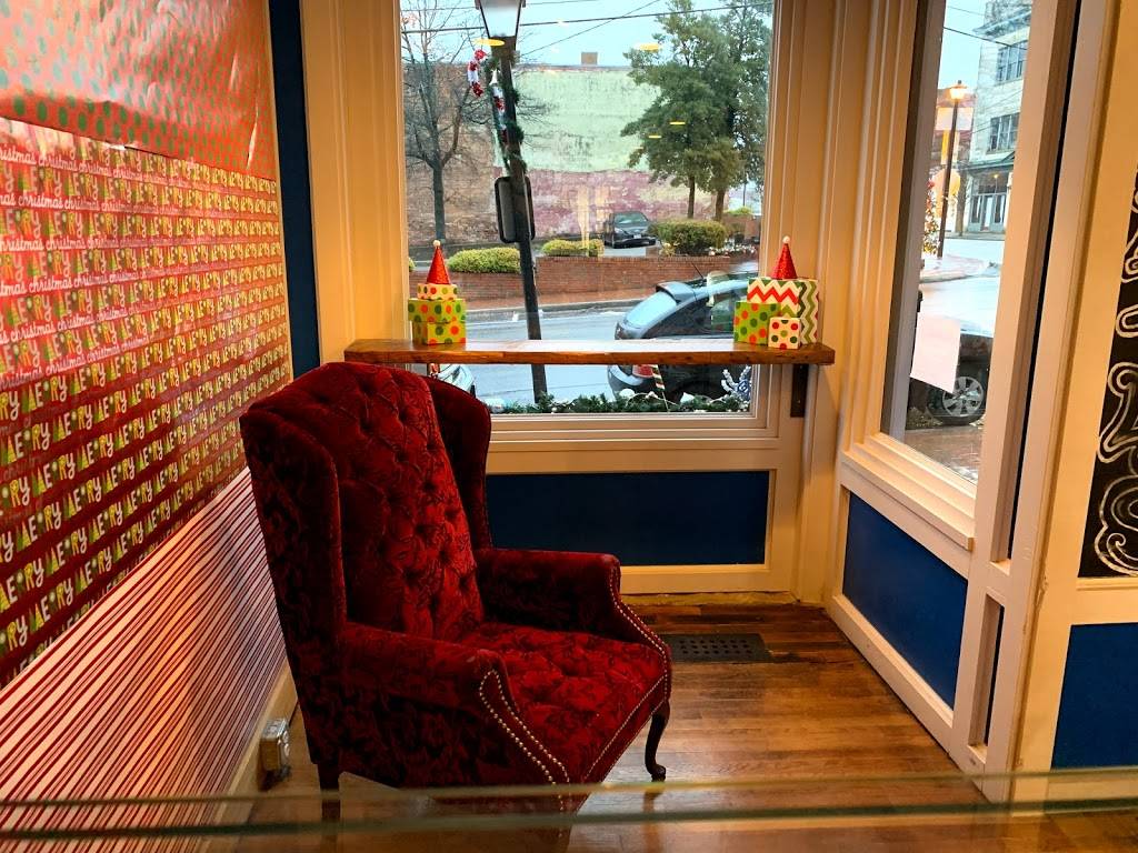 Burnettes Baked Goods | bakery | 404 N Sycamore St, Petersburg, VA 23806, USA | 8046685902 OR +1 804-668-5902