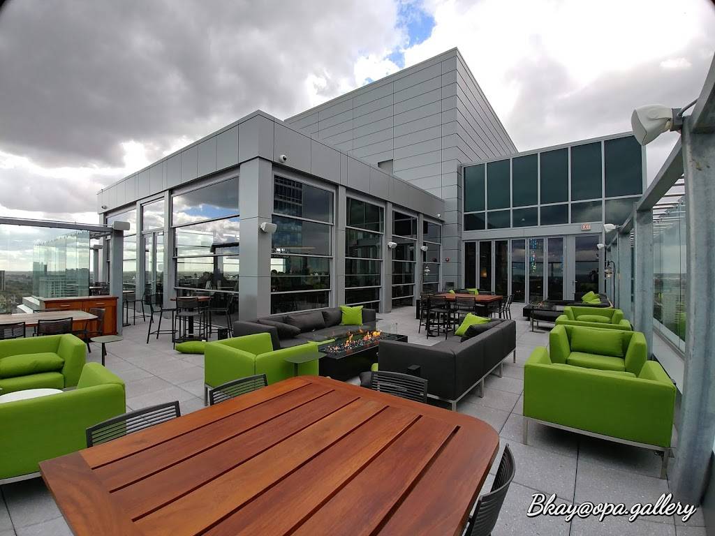 VU Rooftop Bar | restaurant | 133 E Cermak Rd, Chicago, IL 60616, USA | 3125280191 OR +1 312-528-0191