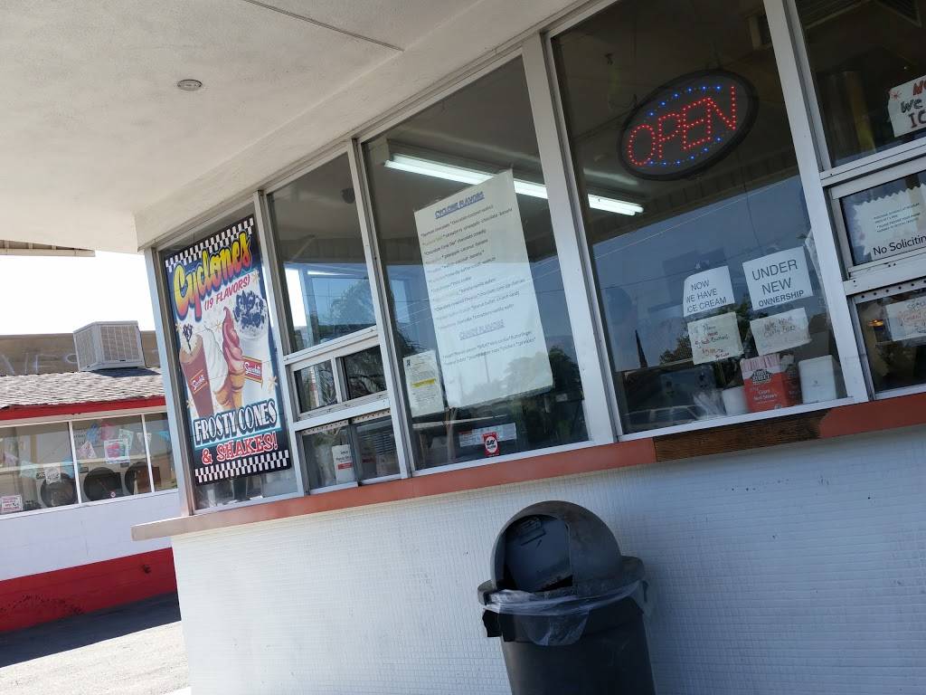 Sno-White Drive-In | restaurant | 911 Paradise Rd, Modesto, CA 95351, USA | 2095232126 OR +1 209-523-2126