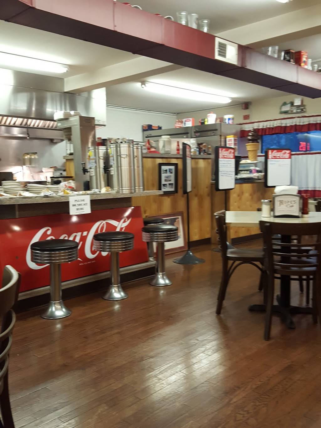 Hopes Cafe On The Boulevard | cafe | 3327 Garden City Blvd SE, Roanoke, VA 24014, USA | 5404272200 OR +1 540-427-2200