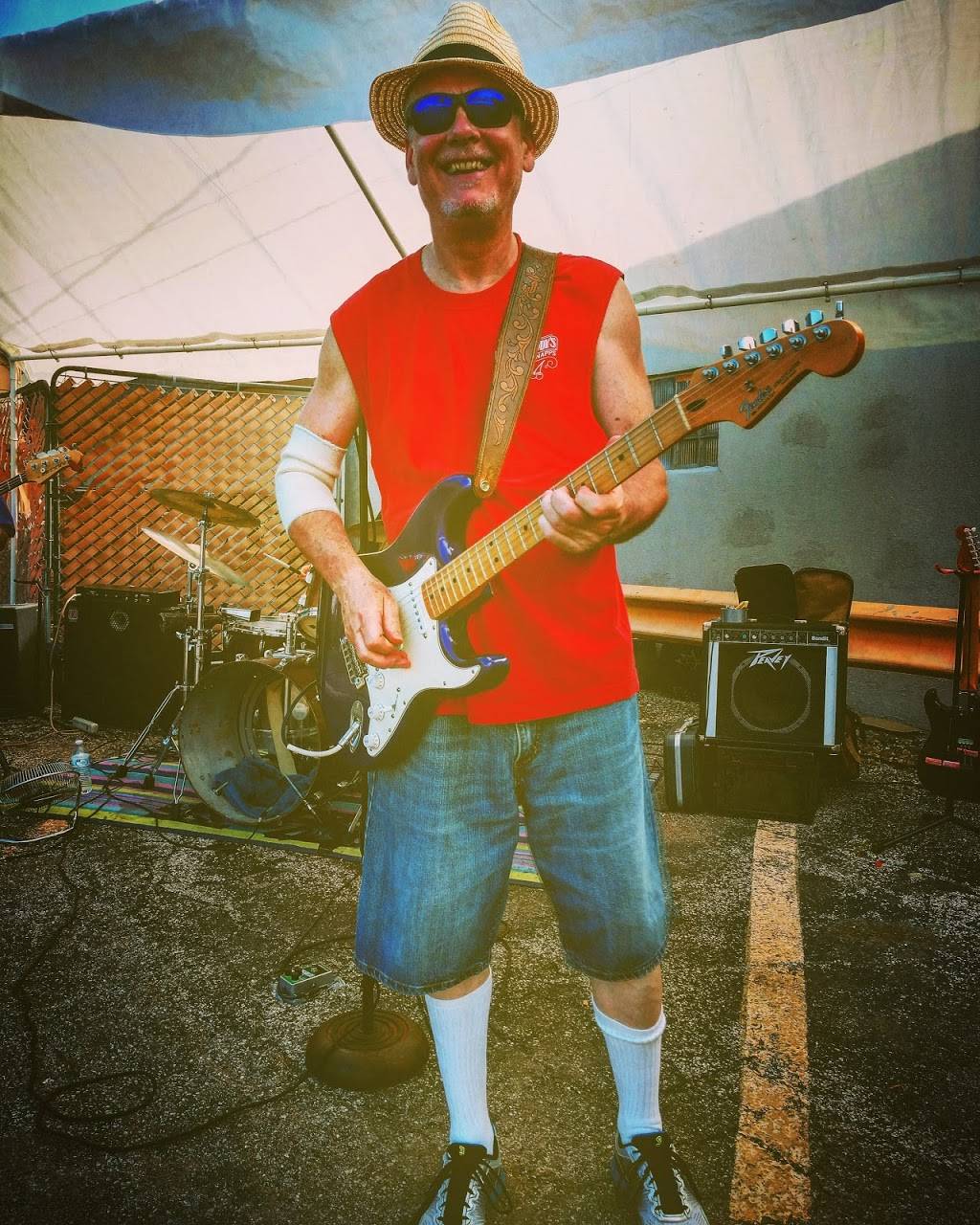 Frolic Lounge | restaurant | 2902 Washington St, Waukegan, IL 60085, USA | 8473368910 OR +1 847-336-8910