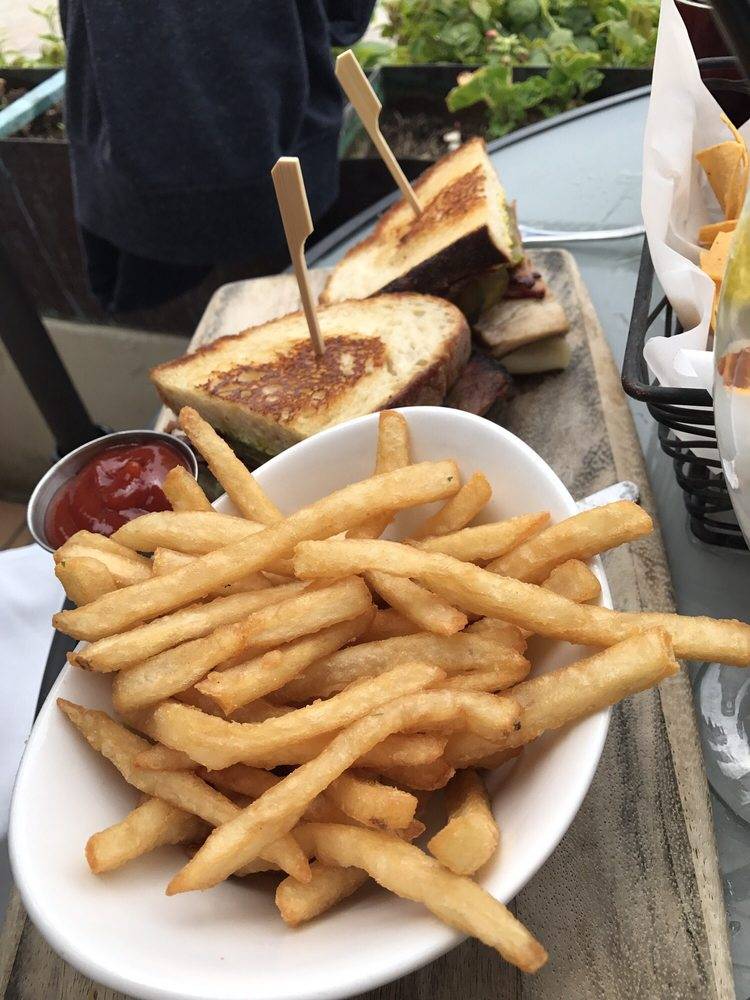 Edgewater Grill | restaurant | 861 W Harbor Dr, San Diego, CA 92101, USA | 6192327581 OR +1 619-232-7581