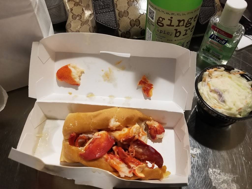 Masons Famous Lobster Rolls | restaurant | 156 National Plaza, Oxon Hill, MD 20745, USA | 3012987850 OR +1 301-298-7850