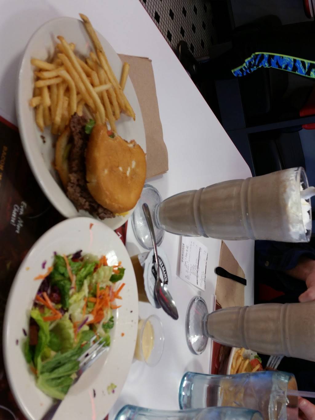 Steak n Shake | restaurant | 889 N Bridge St, Chillicothe, OH 45601, USA | 7402171194 OR +1 740-217-1194