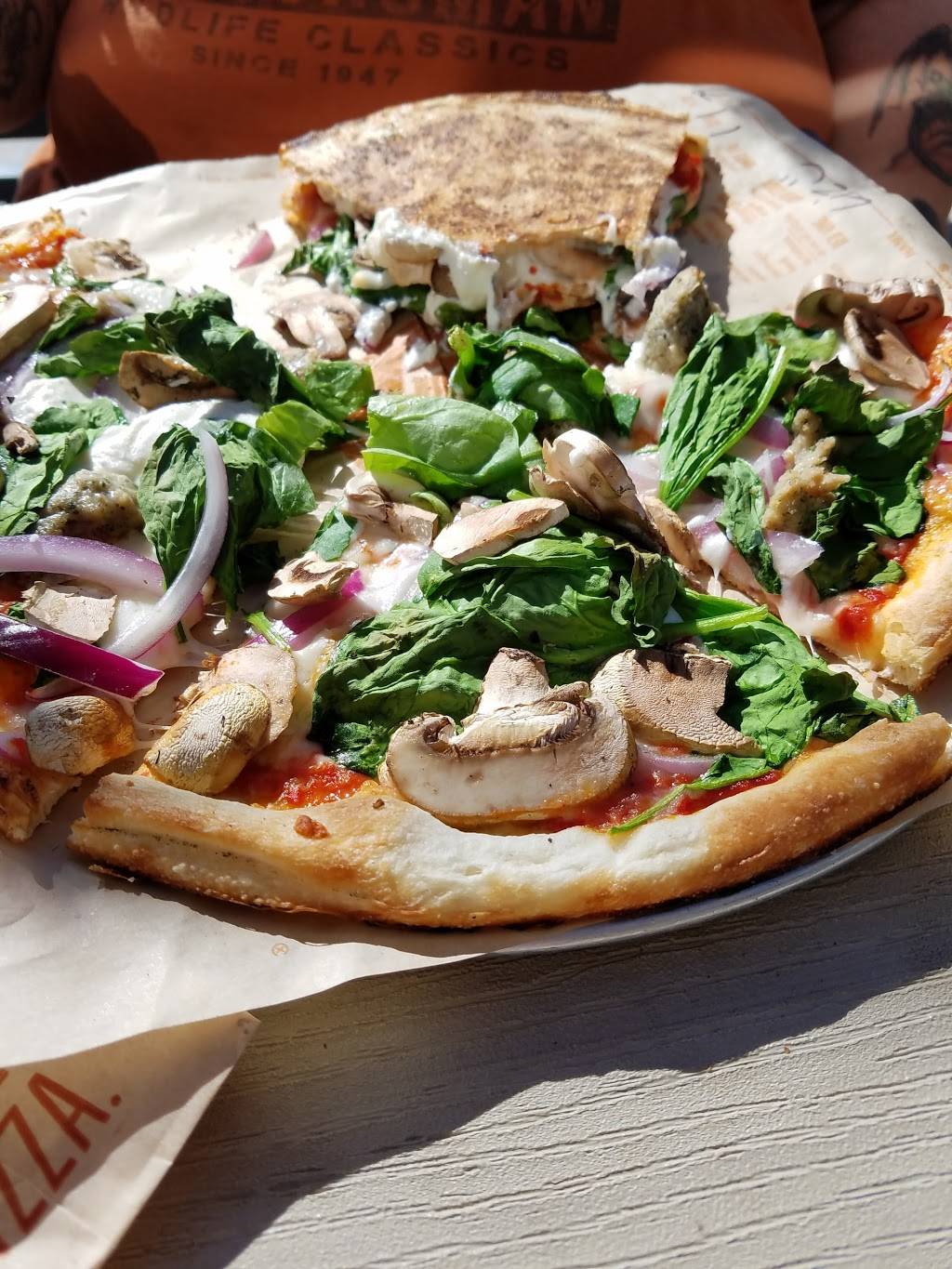 Blaze Pizza | meal takeaway | 6400 Holly Ave NE, Albuquerque, NM 87113, USA | 5053181489 OR +1 505-318-1489