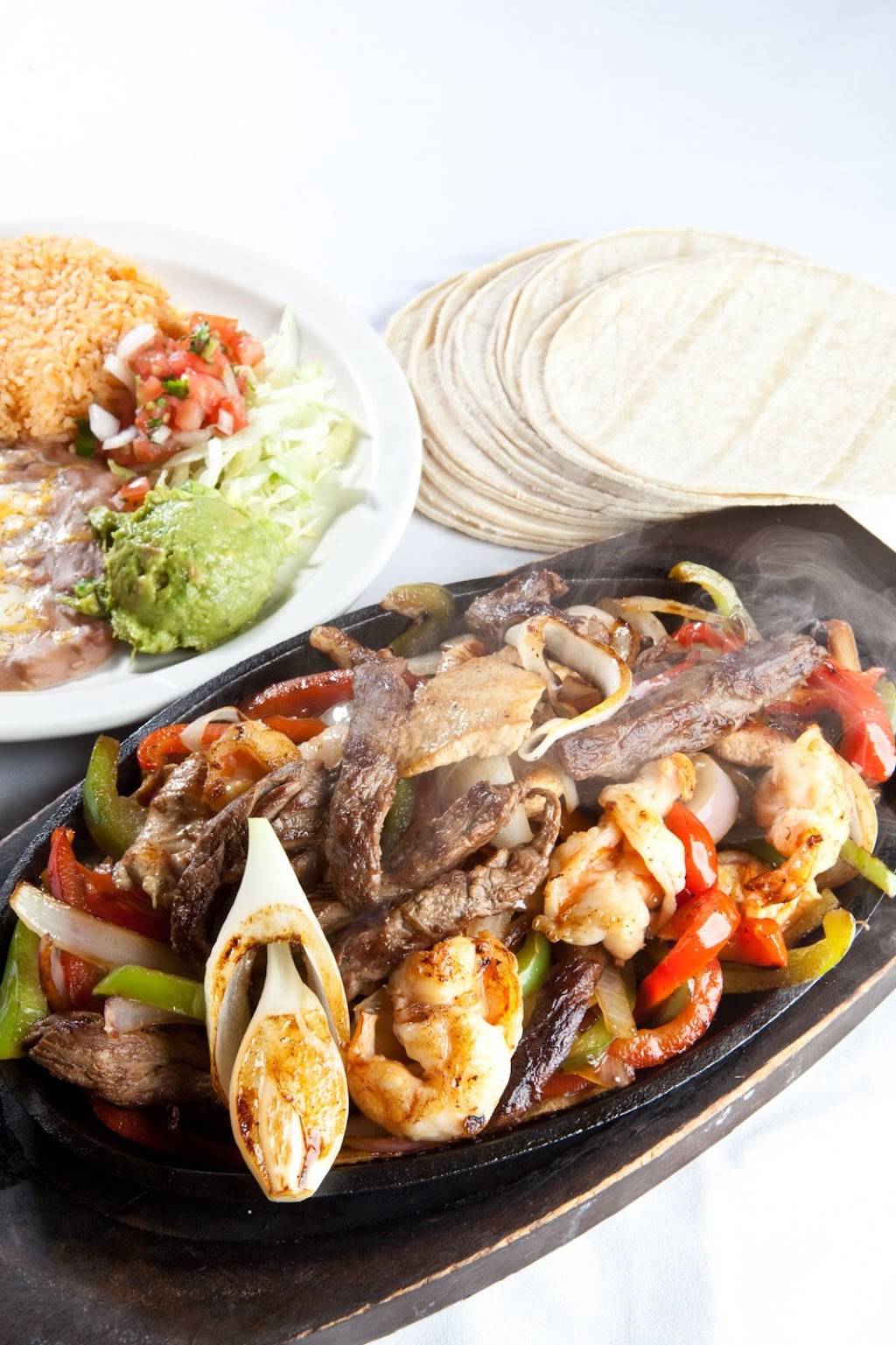 Cucas Mexican Food | restaurant | 11221 California St, Redlands, CA 92373, USA | 9097989801 OR +1 909-798-9801