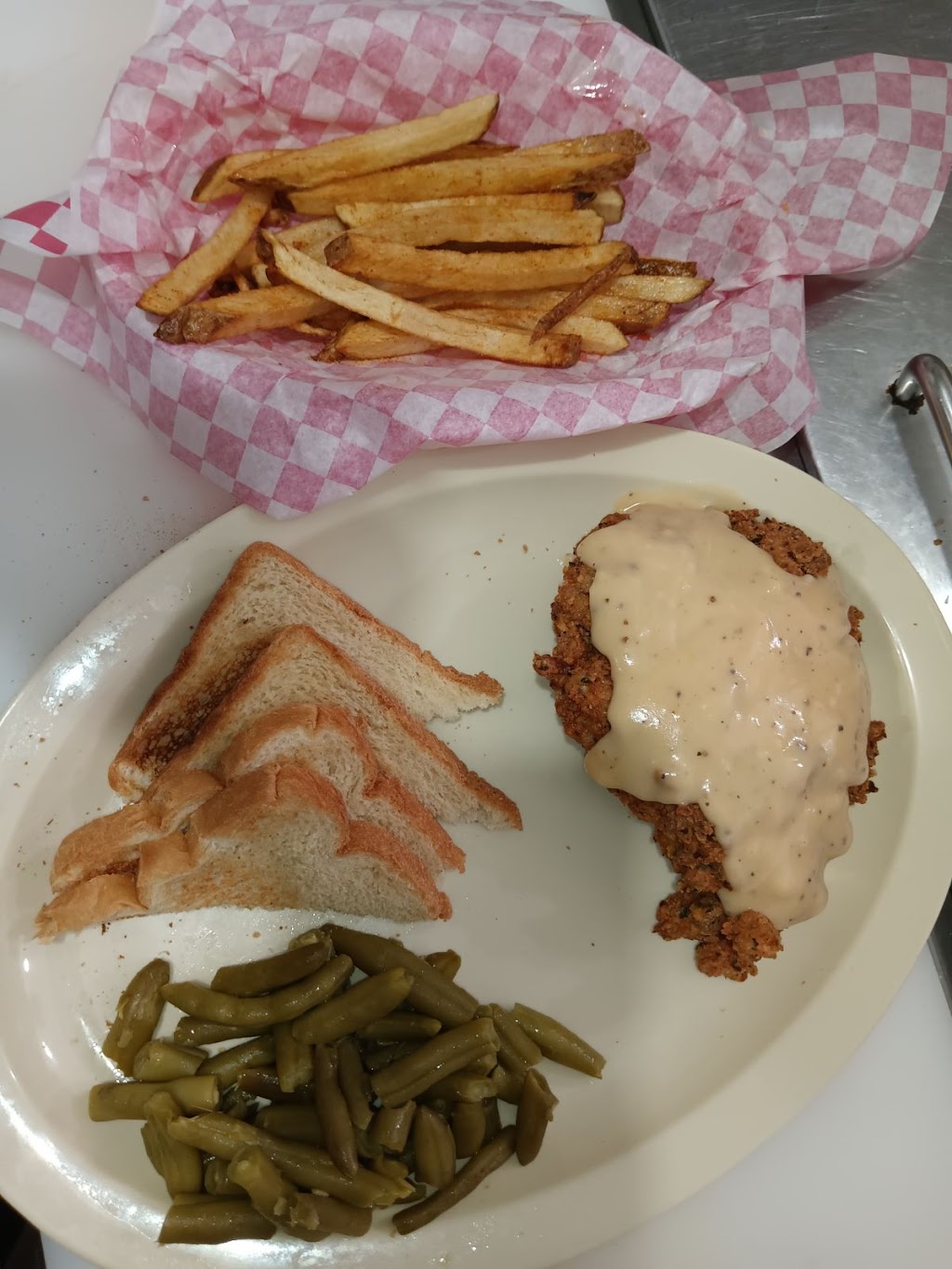 Vernons Cafe | restaurant | 215 S Agnes St, Premont, TX 78375, USA | 3613485005 OR +1 361-348-5005