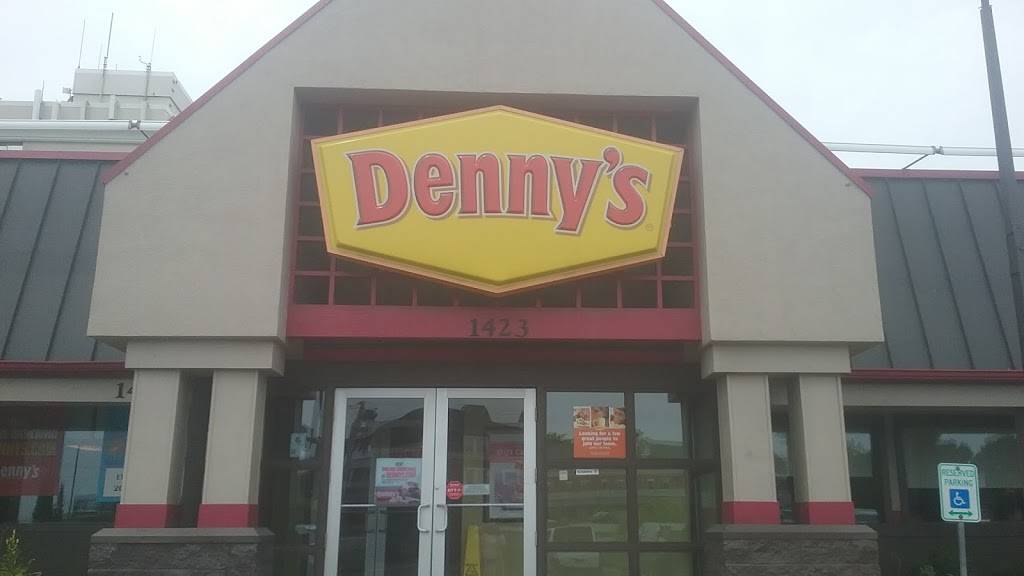 Dennys | restaurant | 1423 S 5th St, St Charles, MO 63301, USA | 6369493900 OR +1 636-949-3900