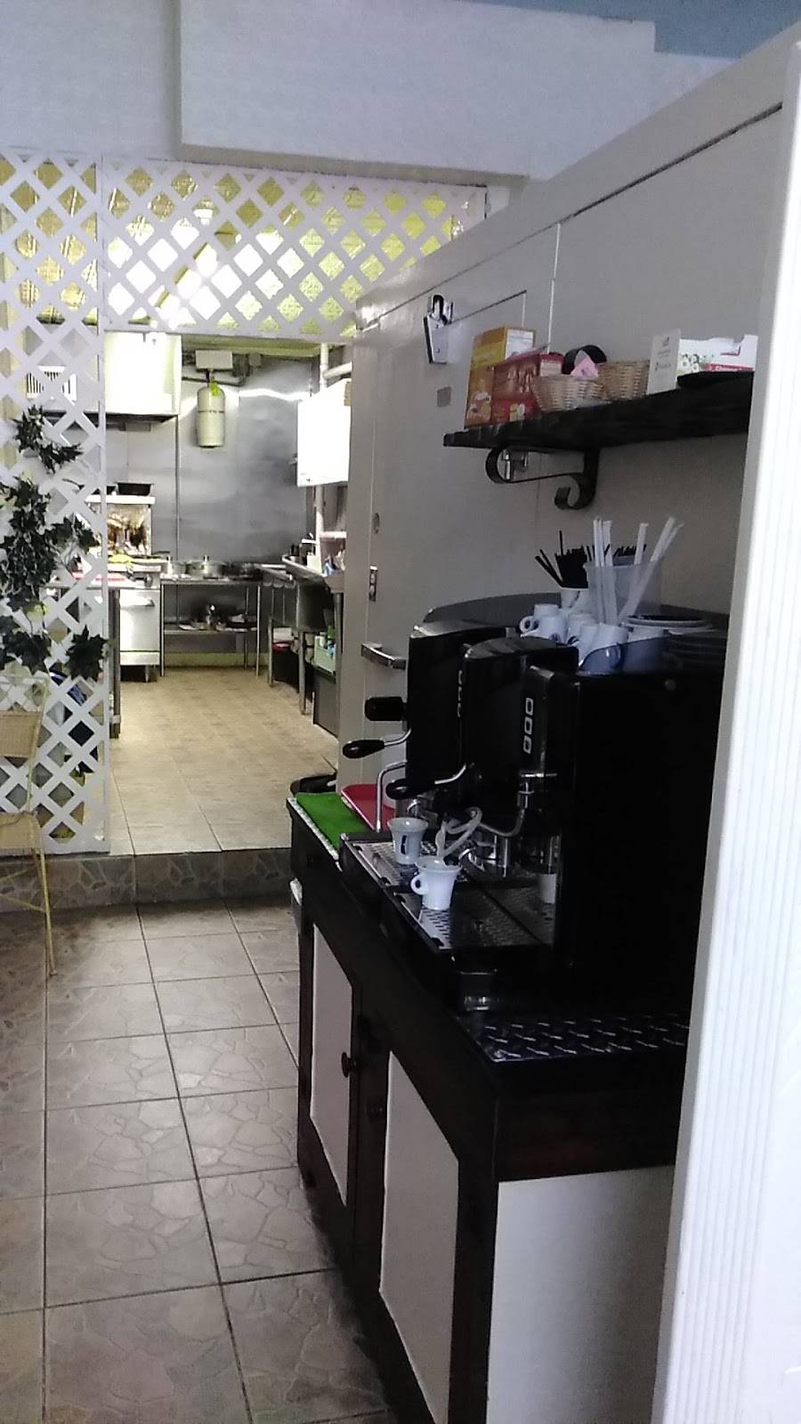 Ricon Catracho | restaurant | 1117 New York Ave, Union City, NJ 07087, USA | 2014306676 OR +1 201-430-6676