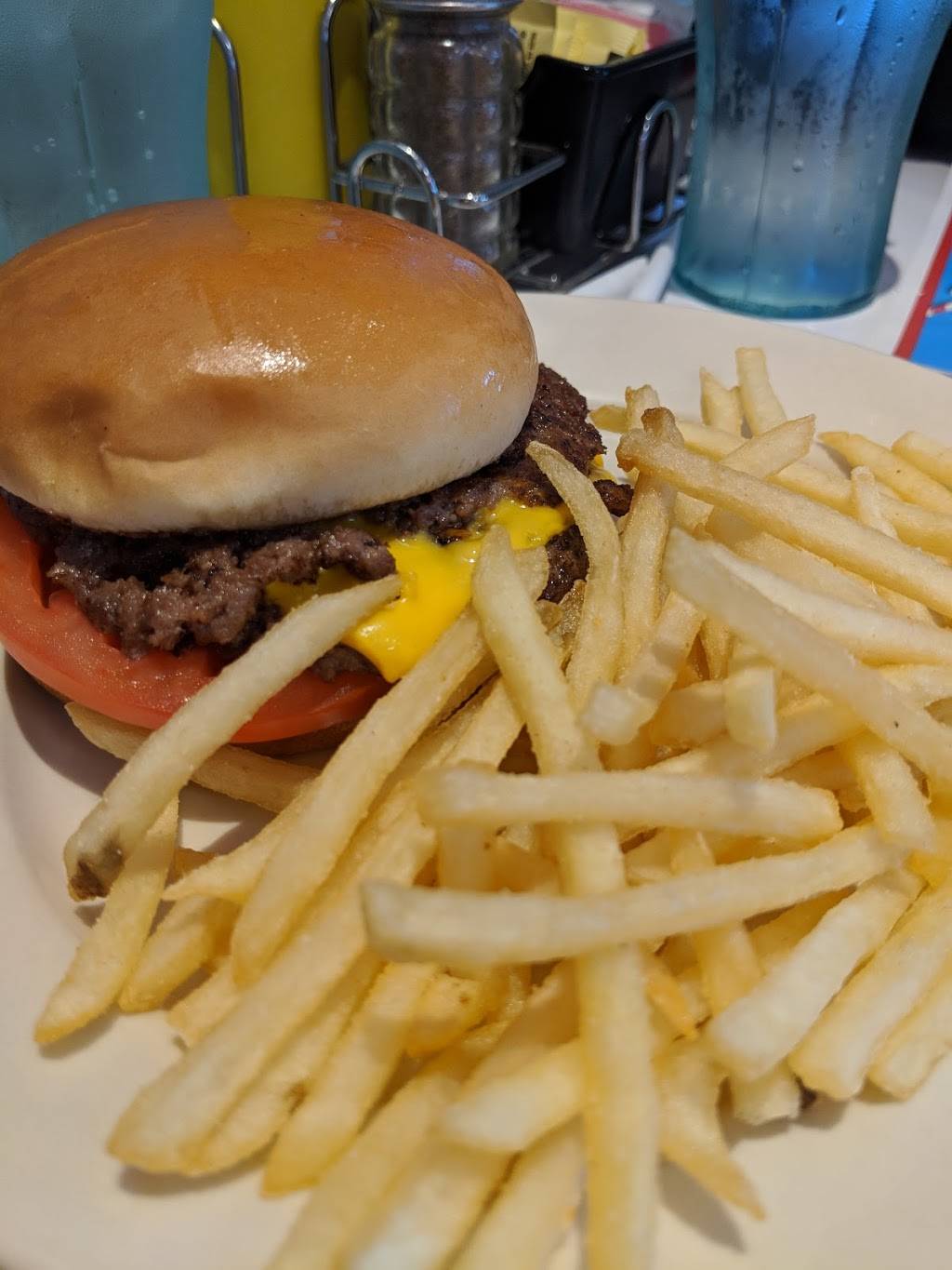 Steak n Shake | restaurant | 4025 Elkhart Rd, Goshen, IN 46526, USA | 5748755372 OR +1 574-875-5372