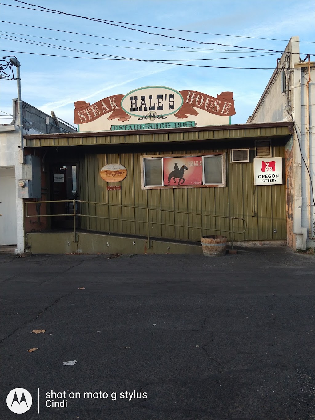 Hales Tavern | restaurant | 174 E Main St, Hermiston, OR 97838, USA | 5415677975 OR +1 541-567-7975