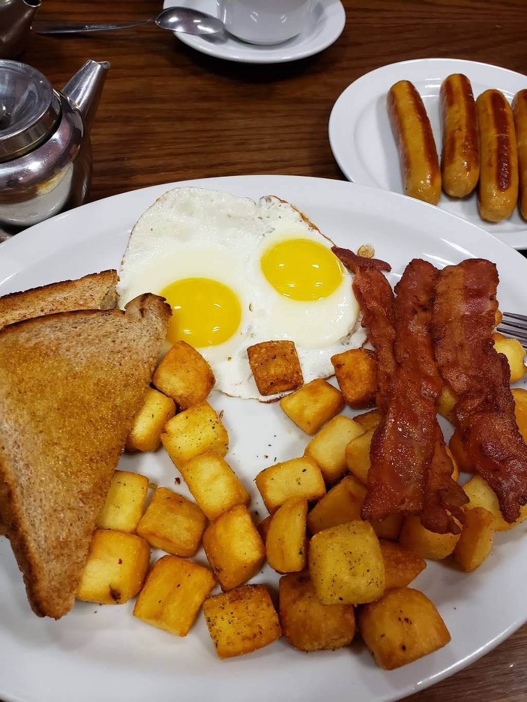 Walker Grill Family Restaurant | restaurant | 1275 Walker Rd, Windsor, ON N8Y 4X9, Canada | 5192520997 OR +1 519-252-0997