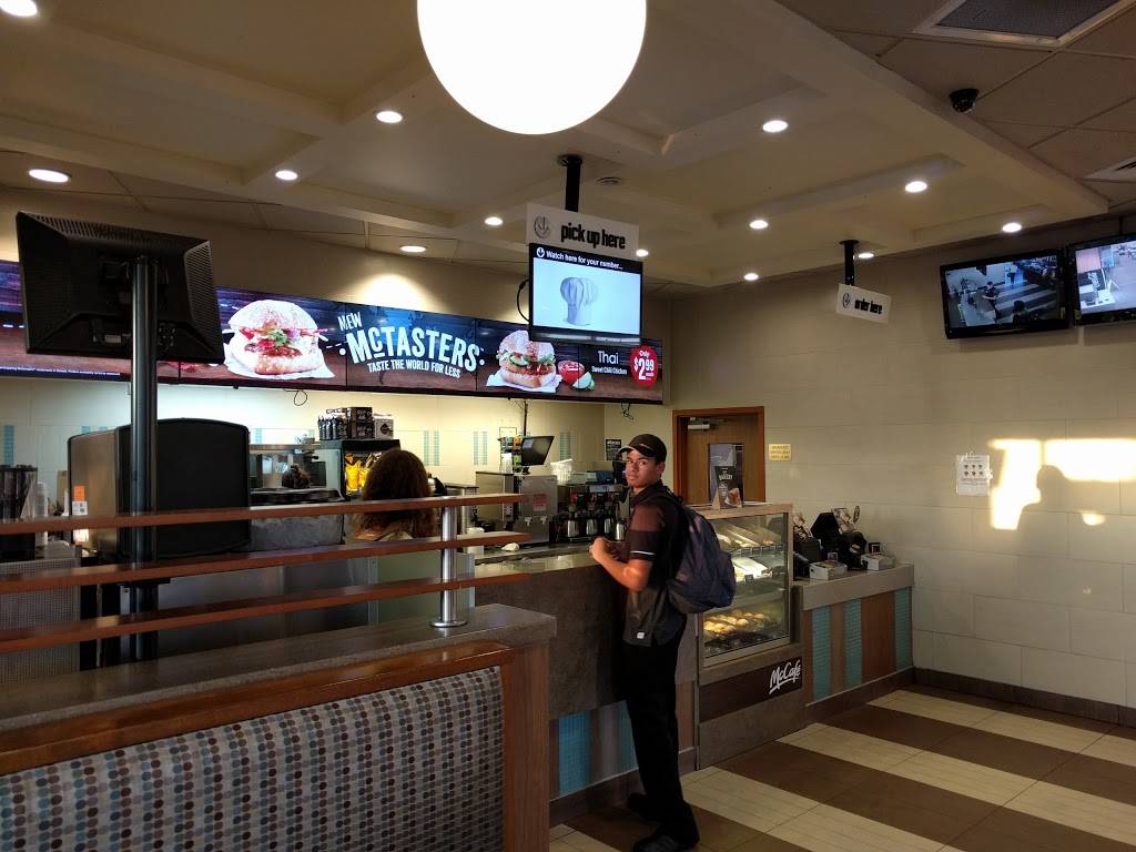 McDonalds | cafe | 40 Sportsworld Dr, Kitchener, ON N2P 2J1, Canada | 5196531901 OR +1 519-653-1901