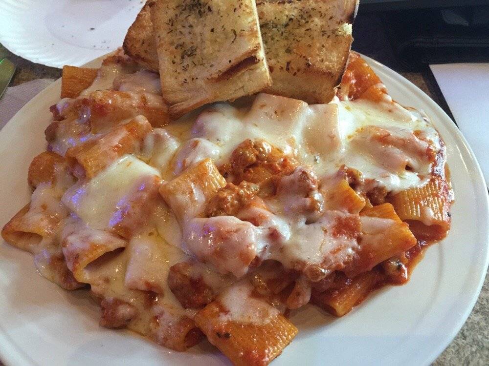 Maxies Pizza & Bar | restaurant | 3003 N Charles St, Baltimore, MD 21218, USA | 4108891113 OR +1 410-889-1113