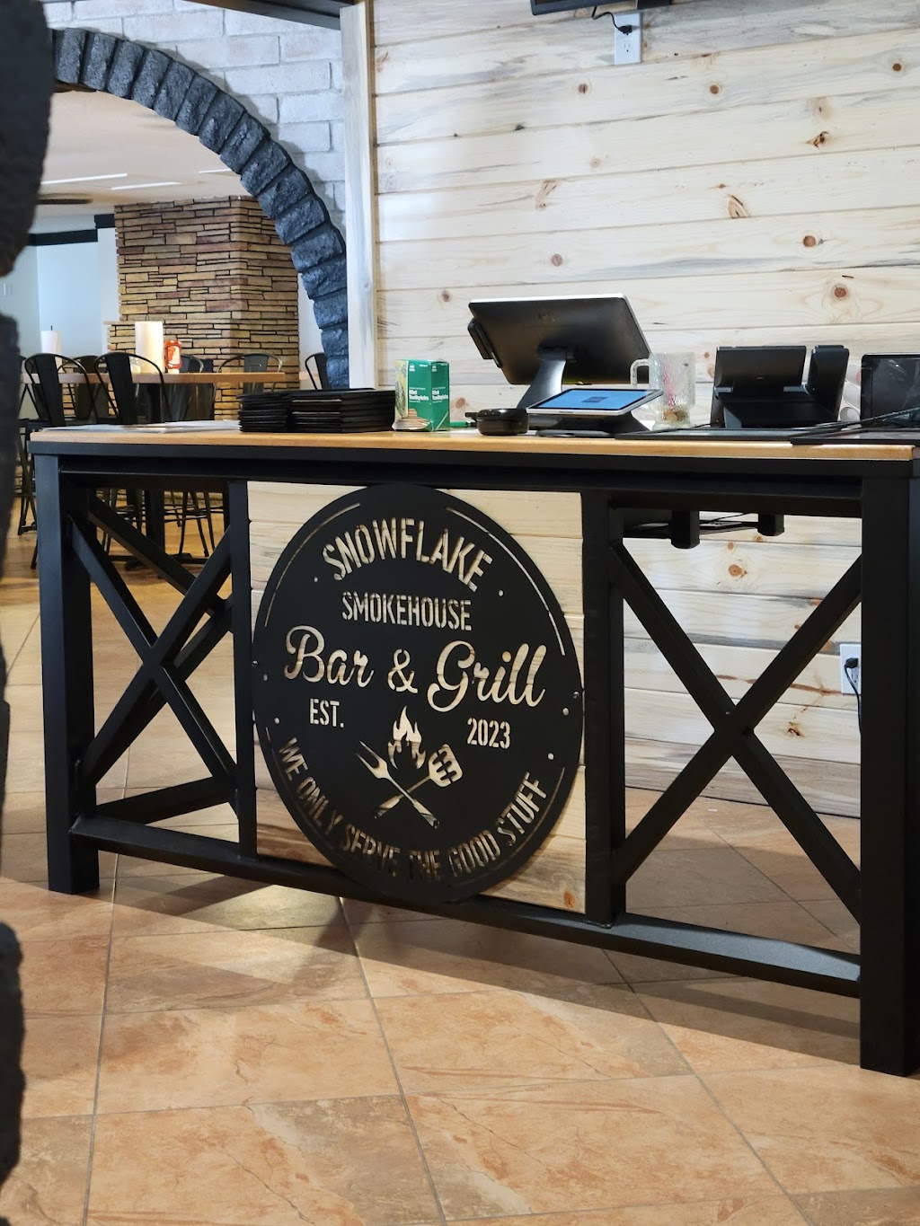 Snowflake Smokehouse Bar & Grill | restaurant | 680 Main St, Snowflake, AZ 85937, USA | 9284570820 OR +1 928-457-0820