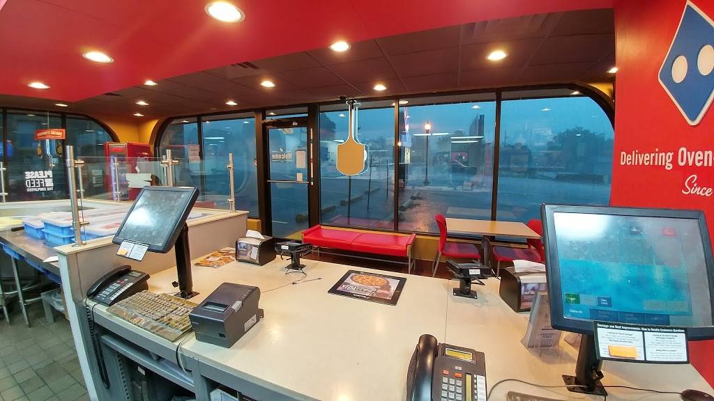 Dominos Pizza | meal delivery | 814 N Riverfront Dr, Mankato, MN 56001, USA | 5076253666 OR +1 507-625-3666