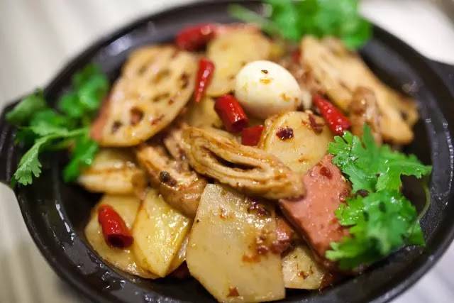 Pearl Cafe | restaurant | 2549 Warden Ave, Scarborough, ON M1W 2L6, Canada | 4164937375 OR +1 416-493-7375