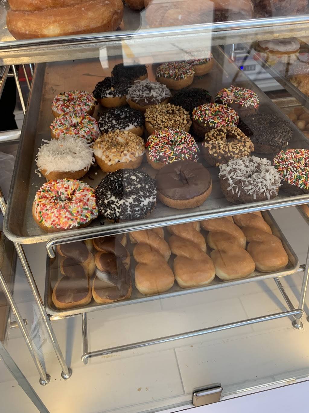 SC Coffee & Donuts | restaurant | 5957 Laurel Canyon Blvd, Valley Village, CA 91607, USA | 8188243239 OR +1 818-824-3239