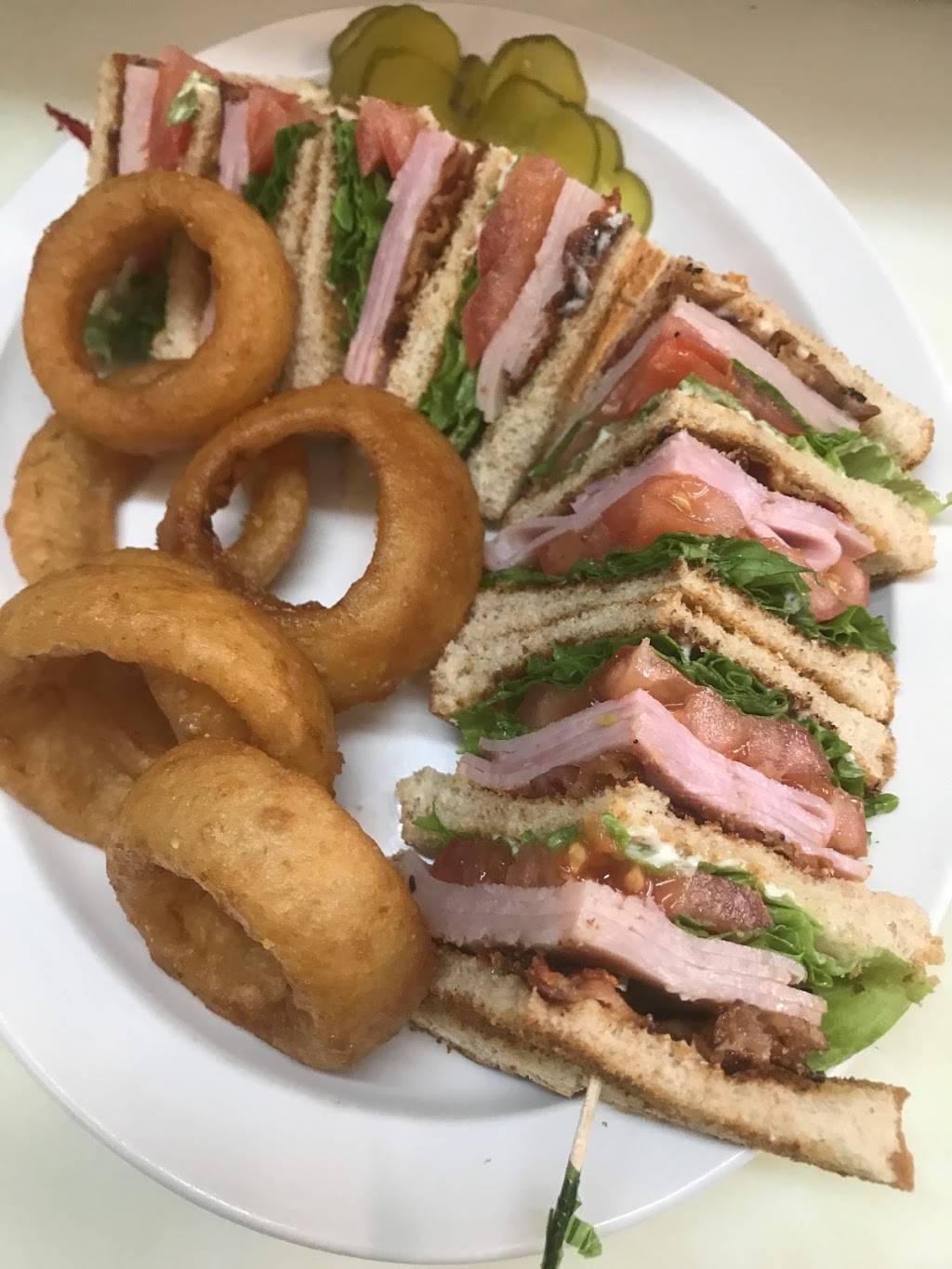 Oakwood Cafe | restaurant | 280 Liberty St, Walkerton, IN 46574, USA | 5745863724 OR +1 574-586-3724