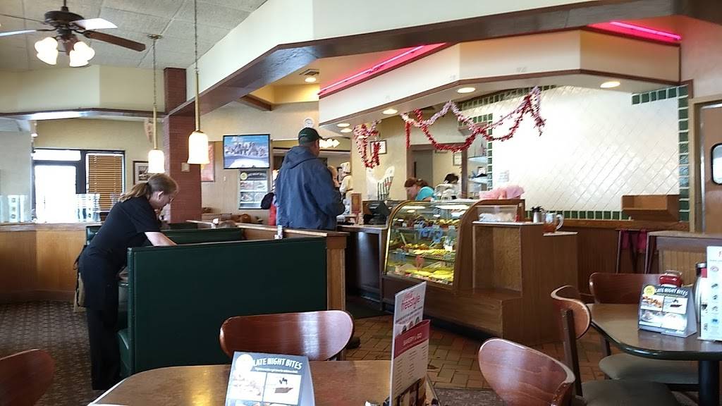 Perkins Restaurant & Bakery | restaurant | 1850 N Henderson St, Galesburg, IL 61401, USA | 3093445498 OR +1 309-344-5498