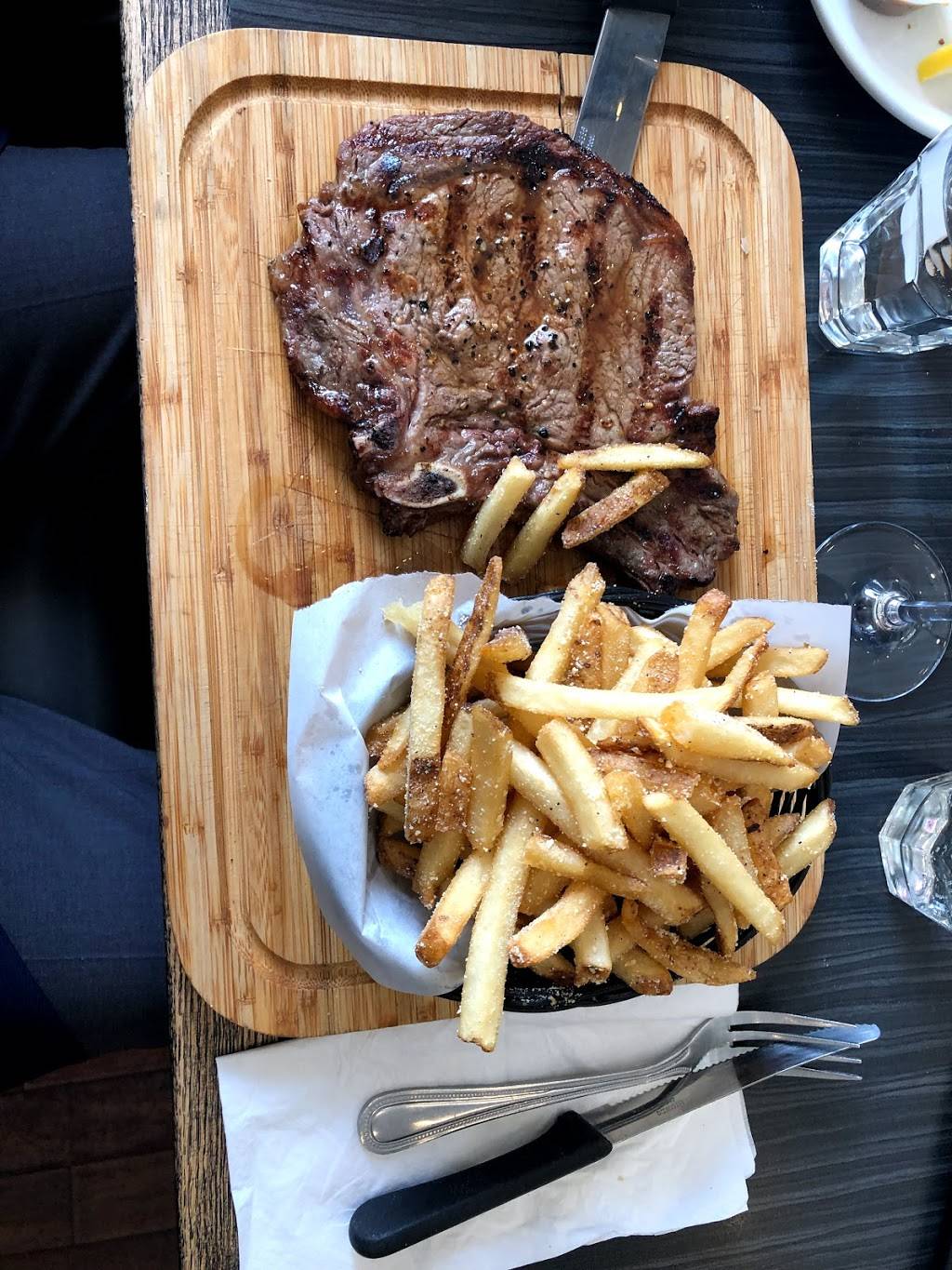 Elio Pizzeria | restaurant | 351 Rue de Bellechasse, Montréal, QC H2S 1X1, Canada | 5142765341 OR +1 514-276-5341