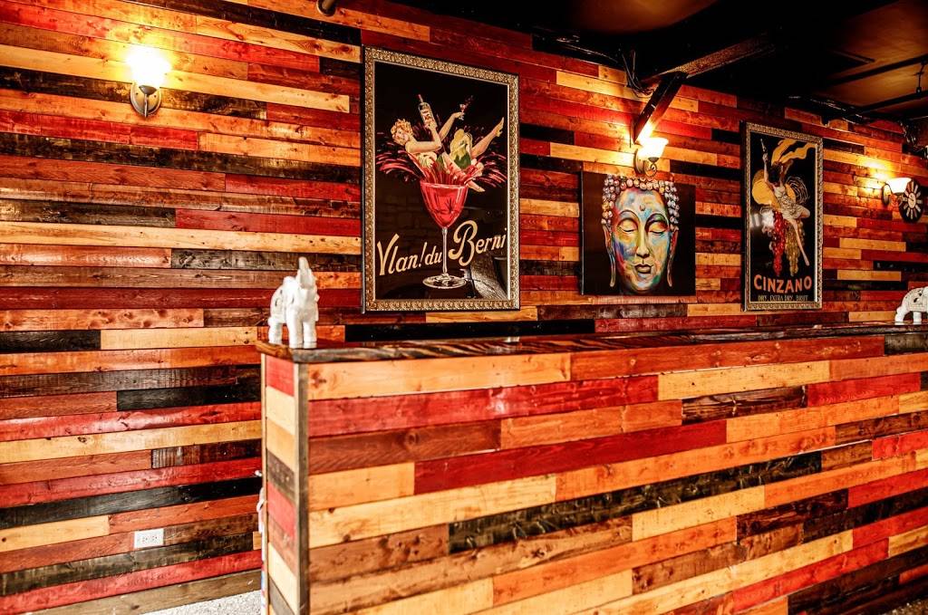 Red Tomatoes Indian Restaurant & Bar | restaurant | 66 E Devon Ave, Elk Grove Village, IL 60007, USA | 8157338662 OR +1 815-733-8662