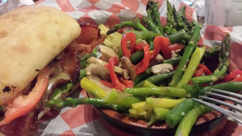 Hemingways Zen Garden | restaurant | 123 E 1st St, OFallon, IL 62269, USA | 6186326008 OR +1 618-632-6008