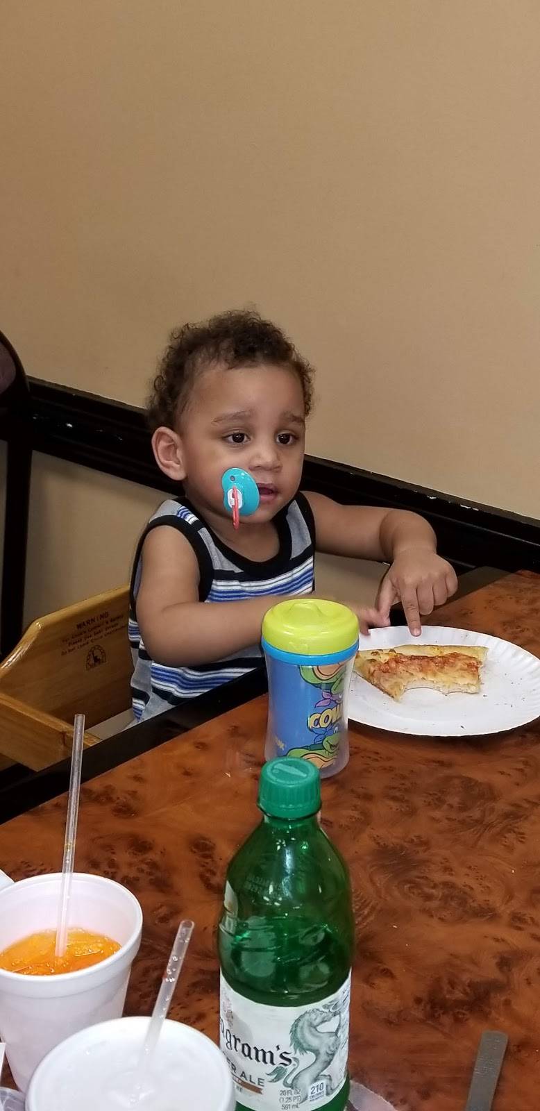 Pinos Pizzeria | restaurant | 230 Line St, Easton, PA 18042, USA | 6102532944 OR +1 610-253-2944