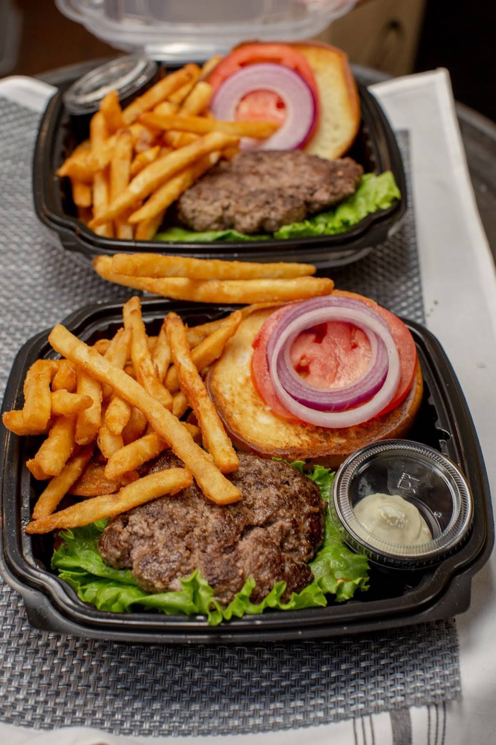 Hot Tuna Bar & Grill | restaurant | 2817 Shore Dr, Virginia Beach, VA 23451, USA | 7574812888 OR +1 757-481-2888