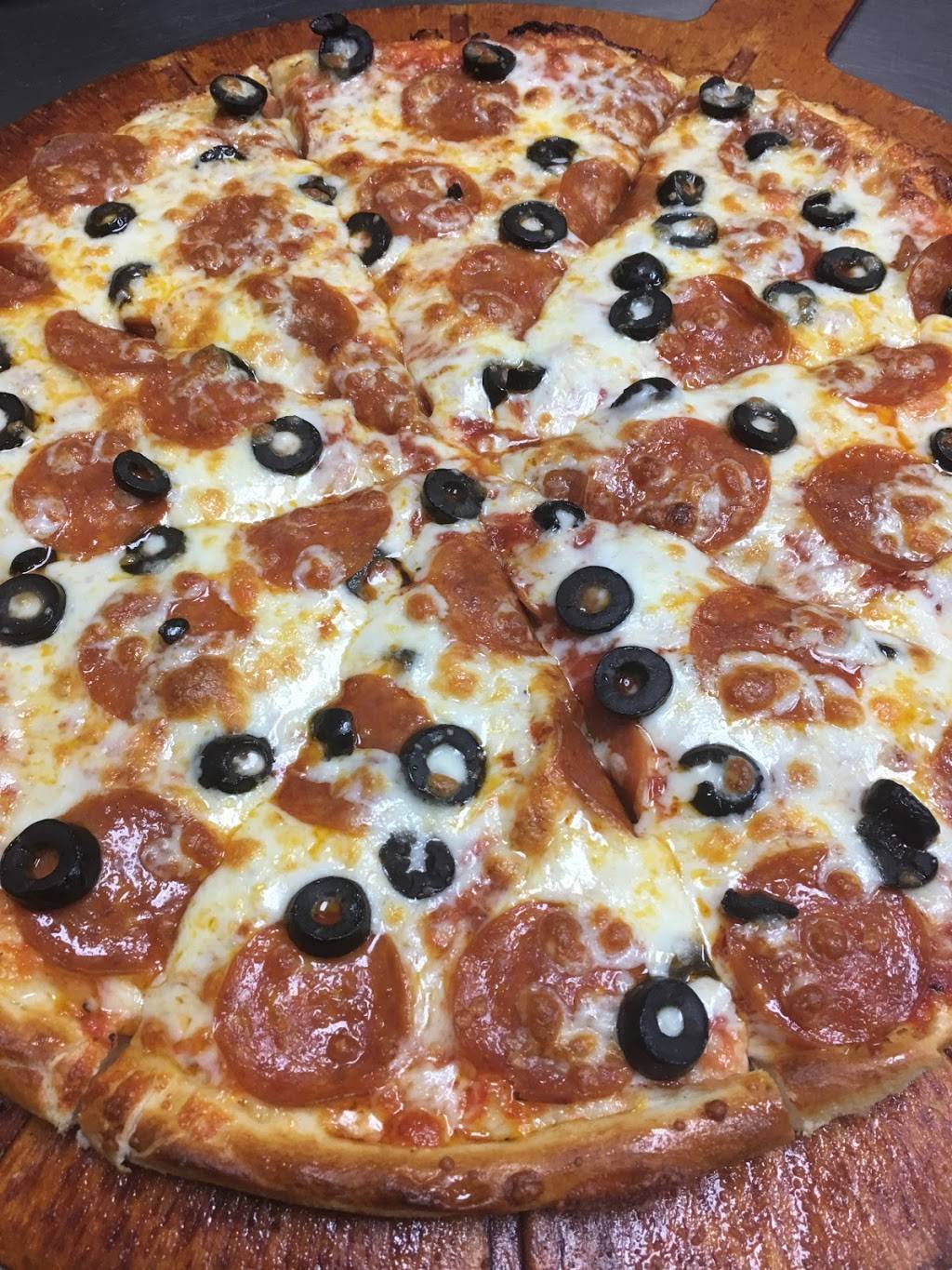 Saras Pizza Palace | restaurant | 424 N Franklin St #3, Holbrook, MA 02343, USA | 7819630351 OR +1 781-963-0351