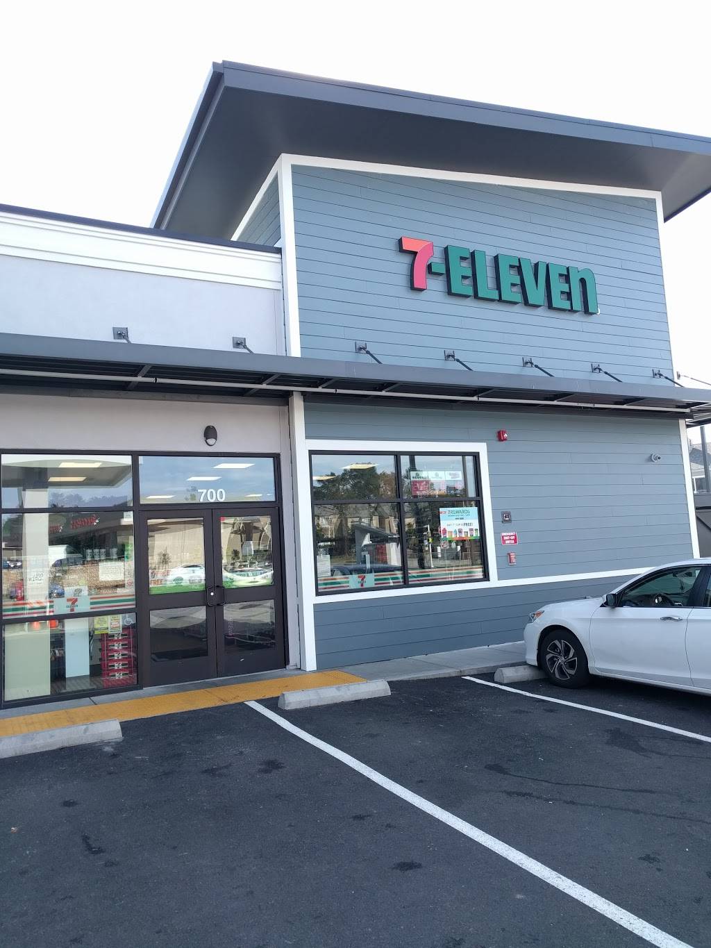 7-Eleven | bakery | 700 Hickey Blvd, Pacifica, CA 94044, USA | 6507385960 OR +1 650-738-5960